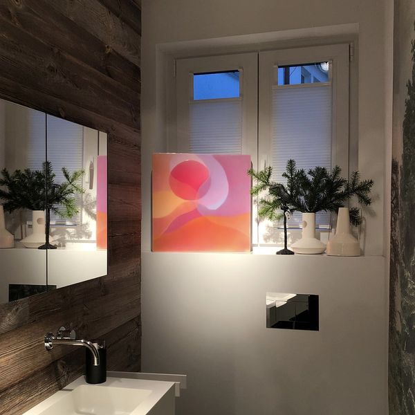 Toilette mit einem Bild von Isabel Kleinert